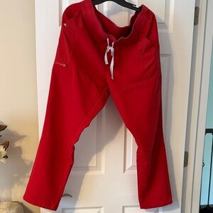 Figs Red Manari - Slim-Leg Cargo Scrub Pants